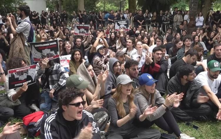 30 yıldır öğrenci yetiştiren Bilgi Üniversitesi kapatıldı, öğrenciler tepkili