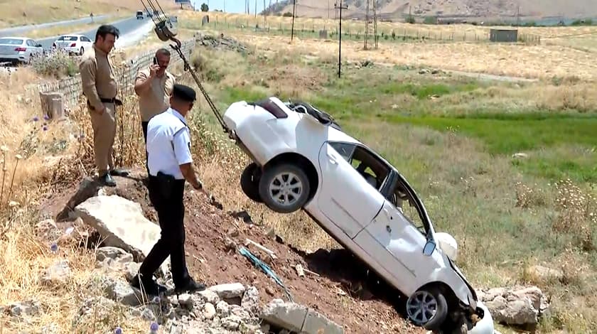 ئۆتۆمبێلێک لە راپەڕین وەرگەڕا؛ چوار ئەندامی یەک خێزان گیانیان لەدەستدا