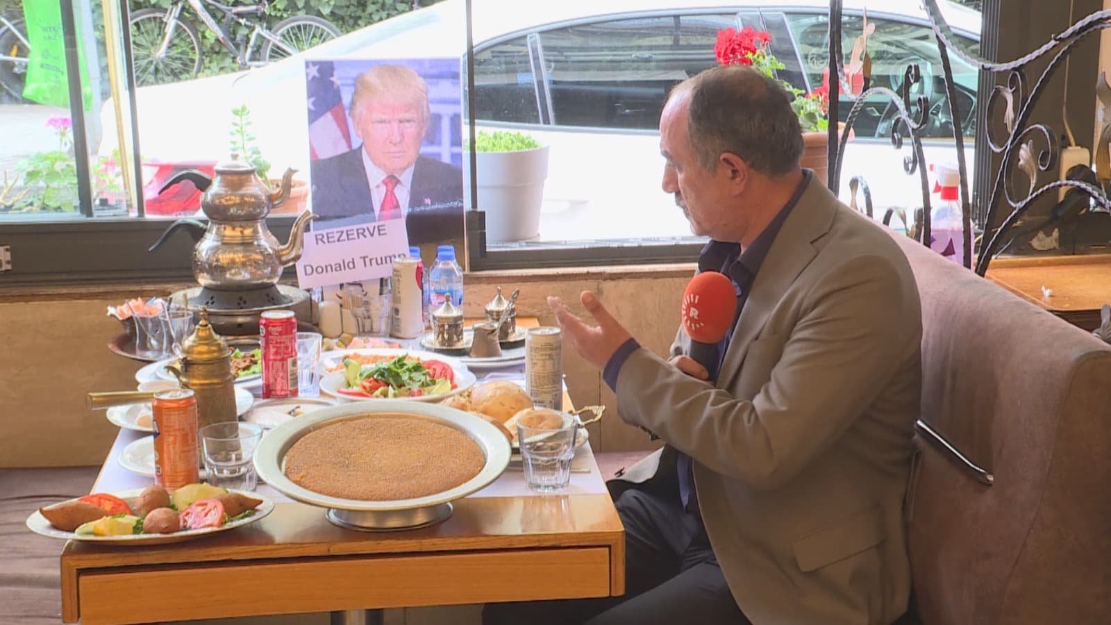 Ankara'da bir restoranda Trump için özel bir masa hazırlandı