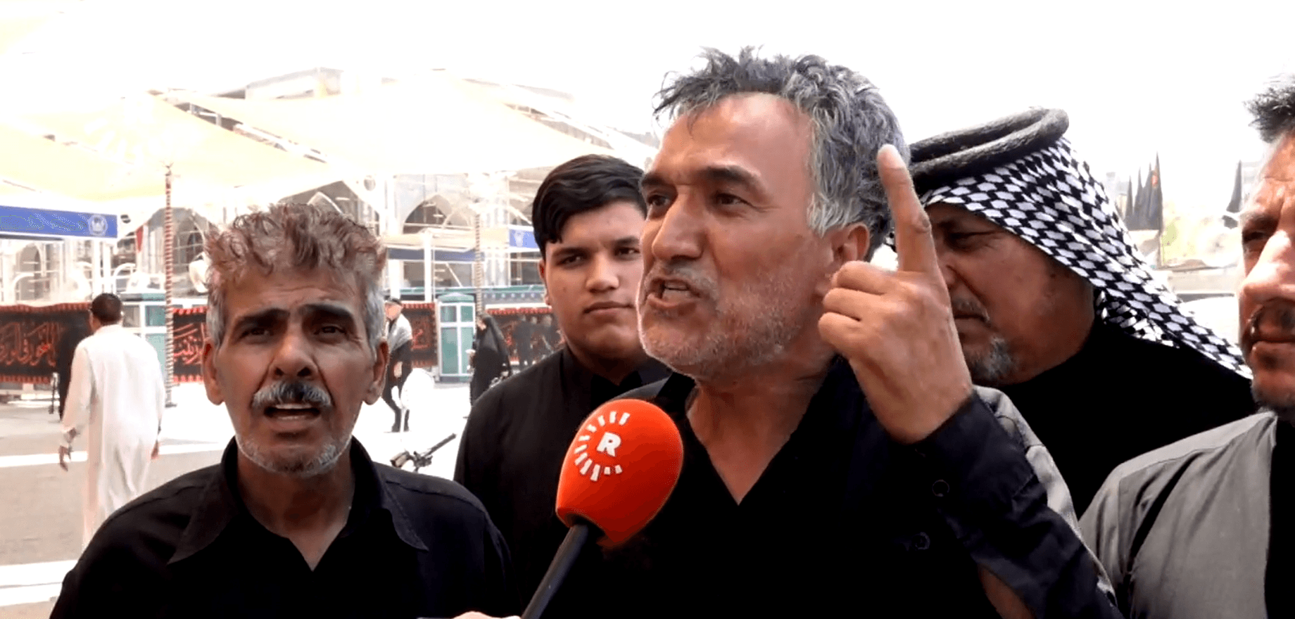 عراقيون وايرانيون يستعدون في كربلاء لاستقبال جثمان علي خامنئي