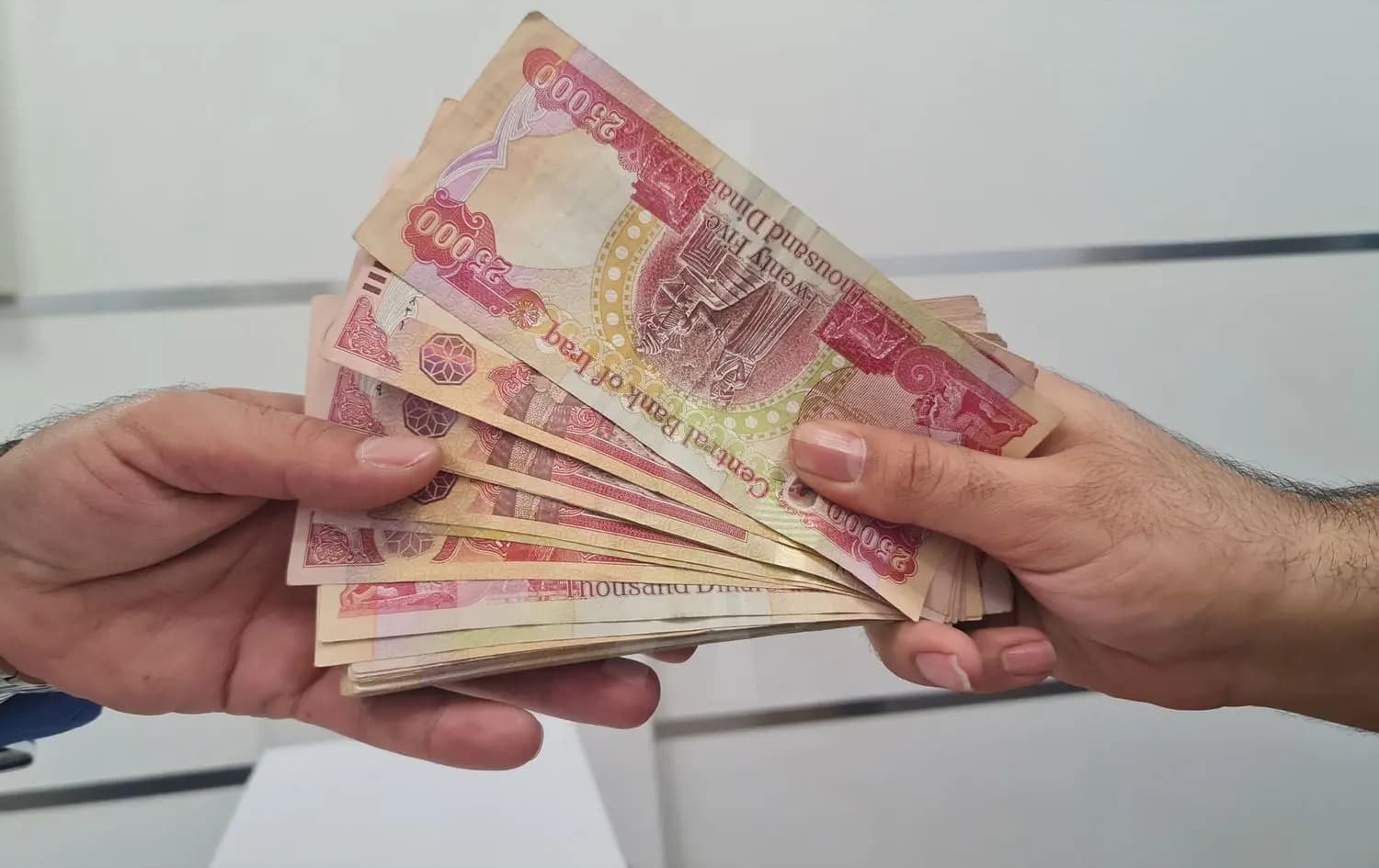 How much revenue does each province in the Kurdistan Region contribute?
