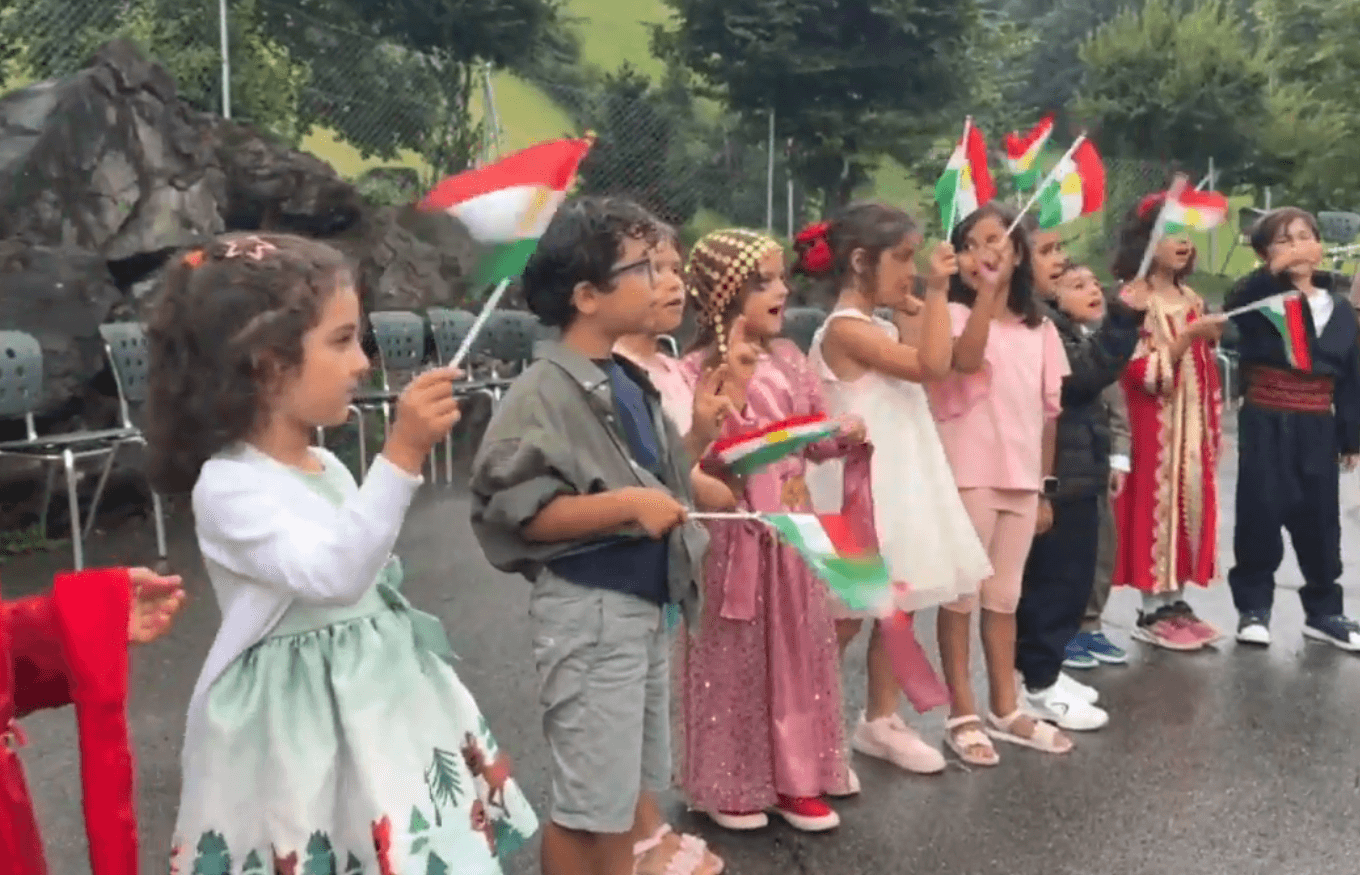 لە سویسرا بە ئاڵای کوردستان و سروودی 'ئەی رەقیب' کۆربەندێکی تایبەت بە کوردناسی بەڕێوەچوو