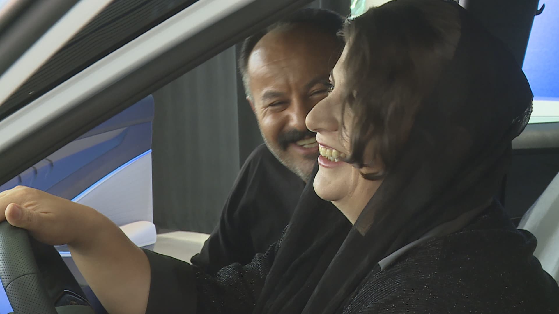 بە 72 هەزار کۆمێنت ئۆتۆمبێلێکی بردەوە؛ خاتون خەونە سێ ساڵەییەکەی لە رووداو کردە راستی