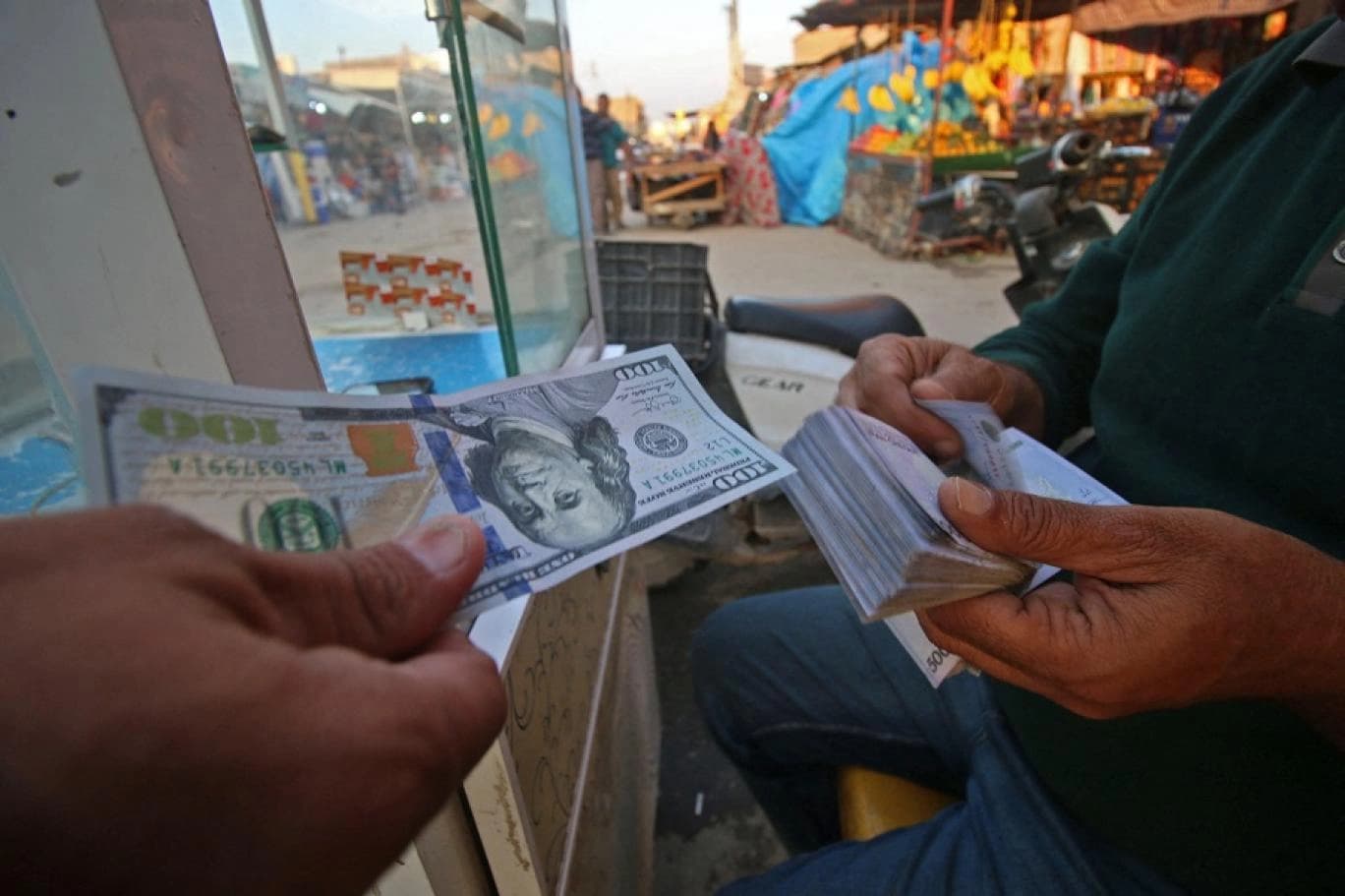 نقابة الصرافة العراقية لرووداو: مهربو الدولار مرتبطون بشبكات إجرامية