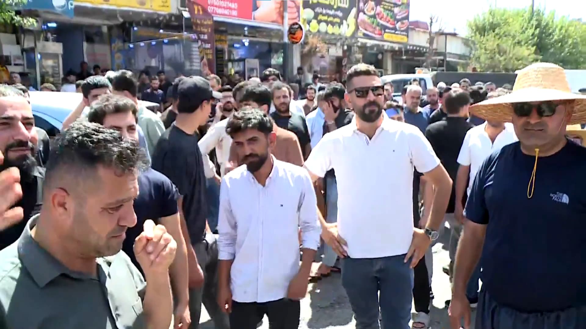 بەشێک لە دانیشتووانی قەزای دووکان گردبوونەوە و داوای چارەسەرکردنی کێشەی کارەبا دەکەن