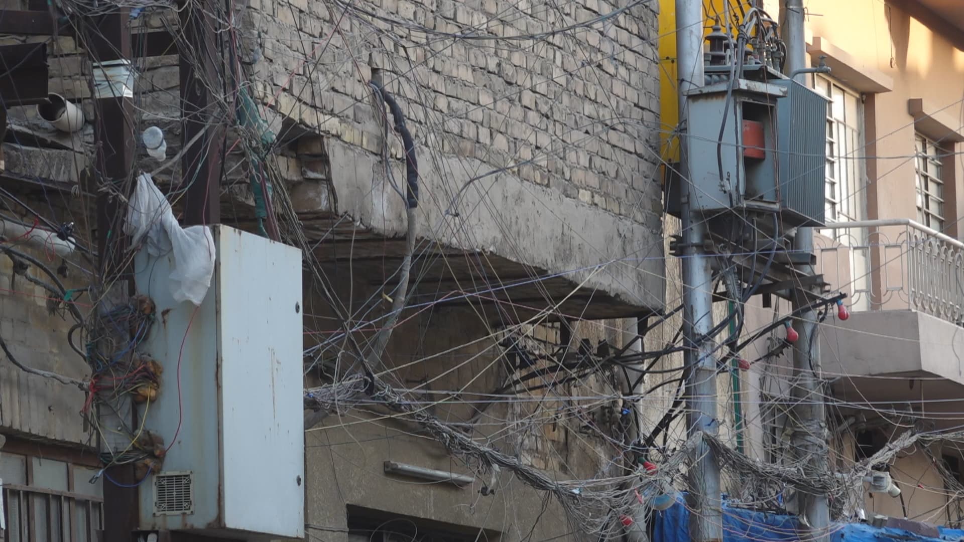 100 ملیار دۆلار لە کارەبای عێراق خەرجکراوە کەچی رۆژانە کەمتر لە 10 کاژێر کارەبا هەیە