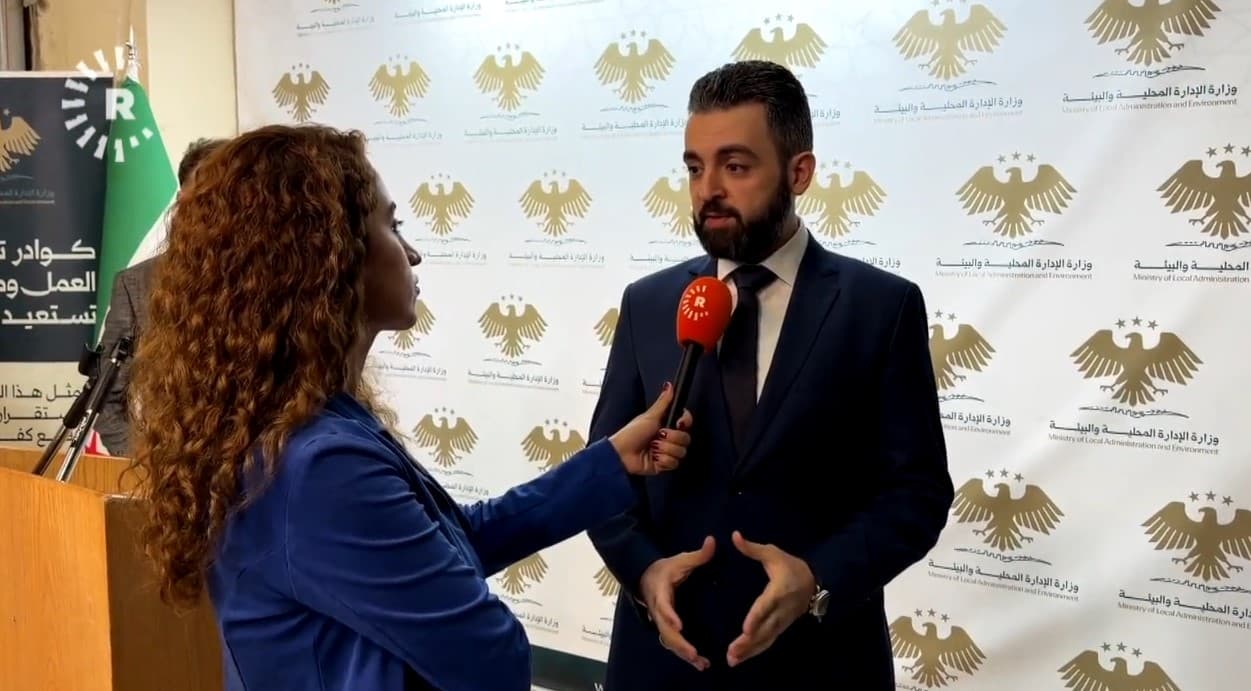 وزير الإدارة المحلية السوري: إعادة أكثر من 6500 مفصول إلى وظائفهم