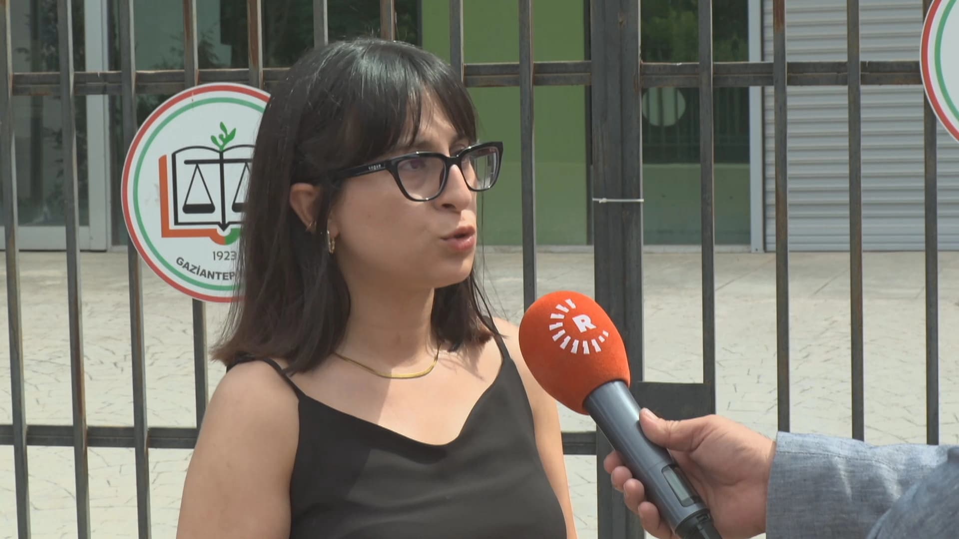 Xelkê Dîlokê li ser pêyan e: 5 kesan destdirêjî li jineke astengdar kir