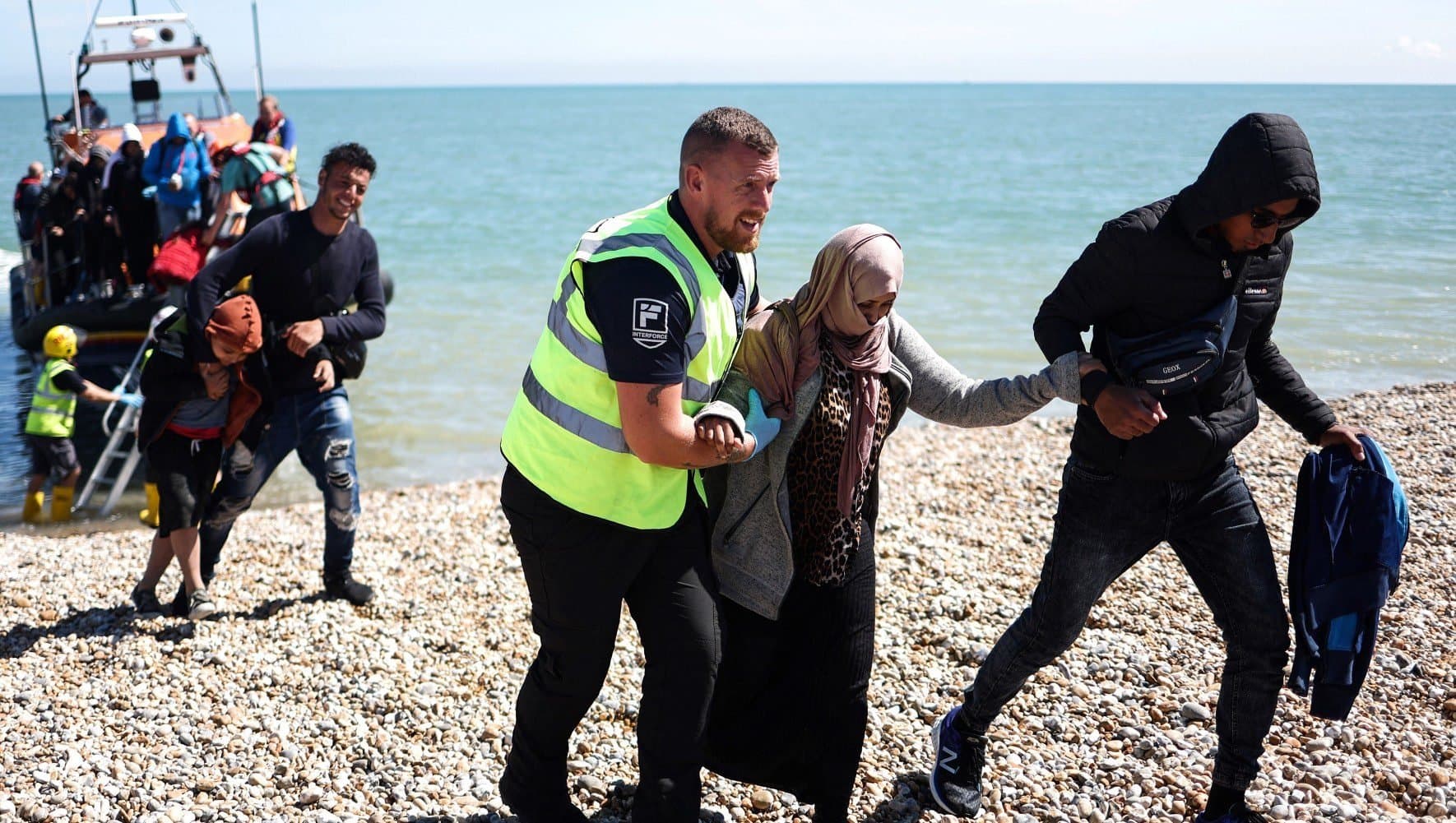 لە 25 مانگدا زیاتر لە 80 هەزار کەس لە بەریتانیاوە گەڕێندراونەتەوە یان گەڕاونەتەوە وڵاتانی خۆیان