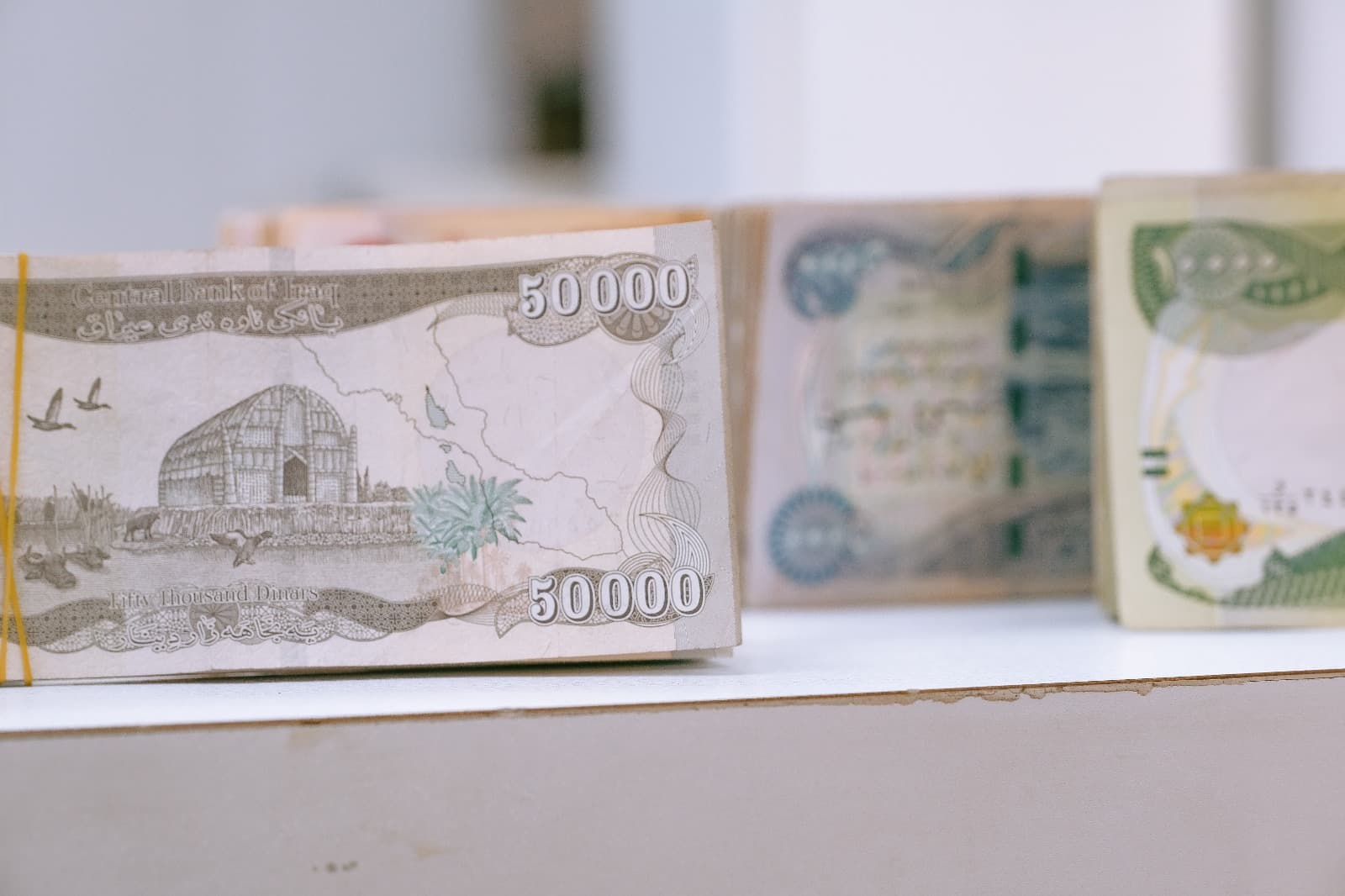 وەزیری دارایی عێراق دڵنیایی دەداتە فەرمانبەران: مووچە دابینە و نابێتە 45 رۆژ