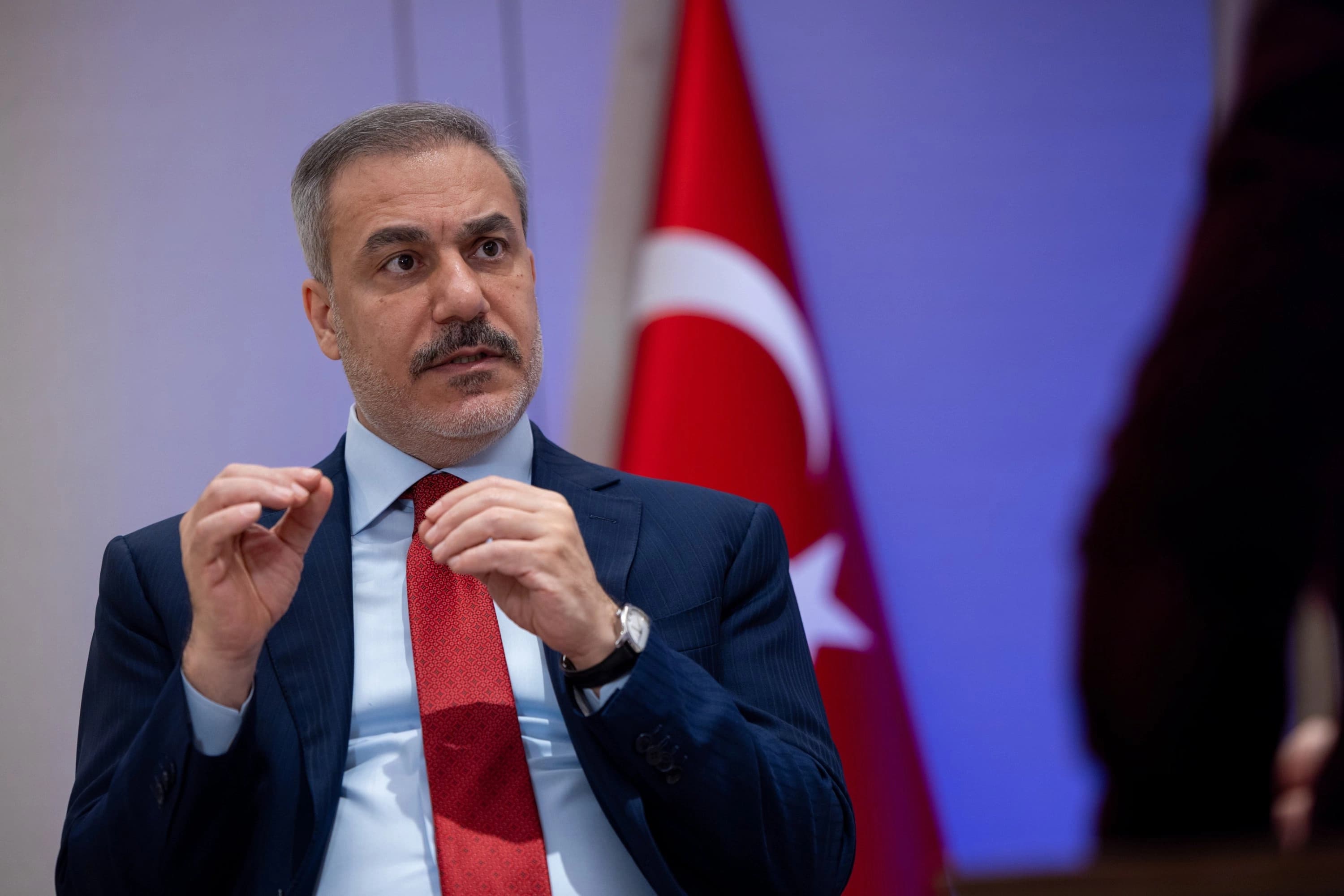 هاکان فیدان: ئەگەر عێراق چەکی پەکەکە لە شنگال کۆنترۆڵ بکات، ئێمەش دەکشێینەوە