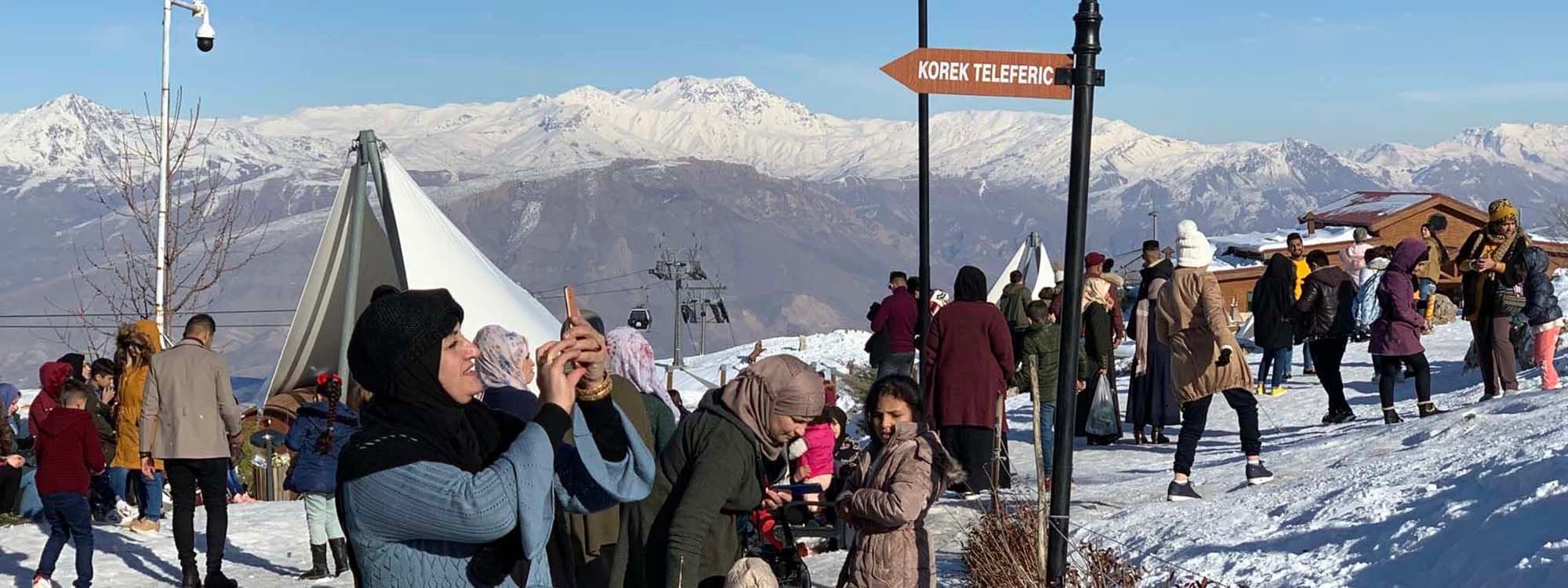 بەوێنە.. پشوویەک لەنێو بەفری چیای کۆرەکدا