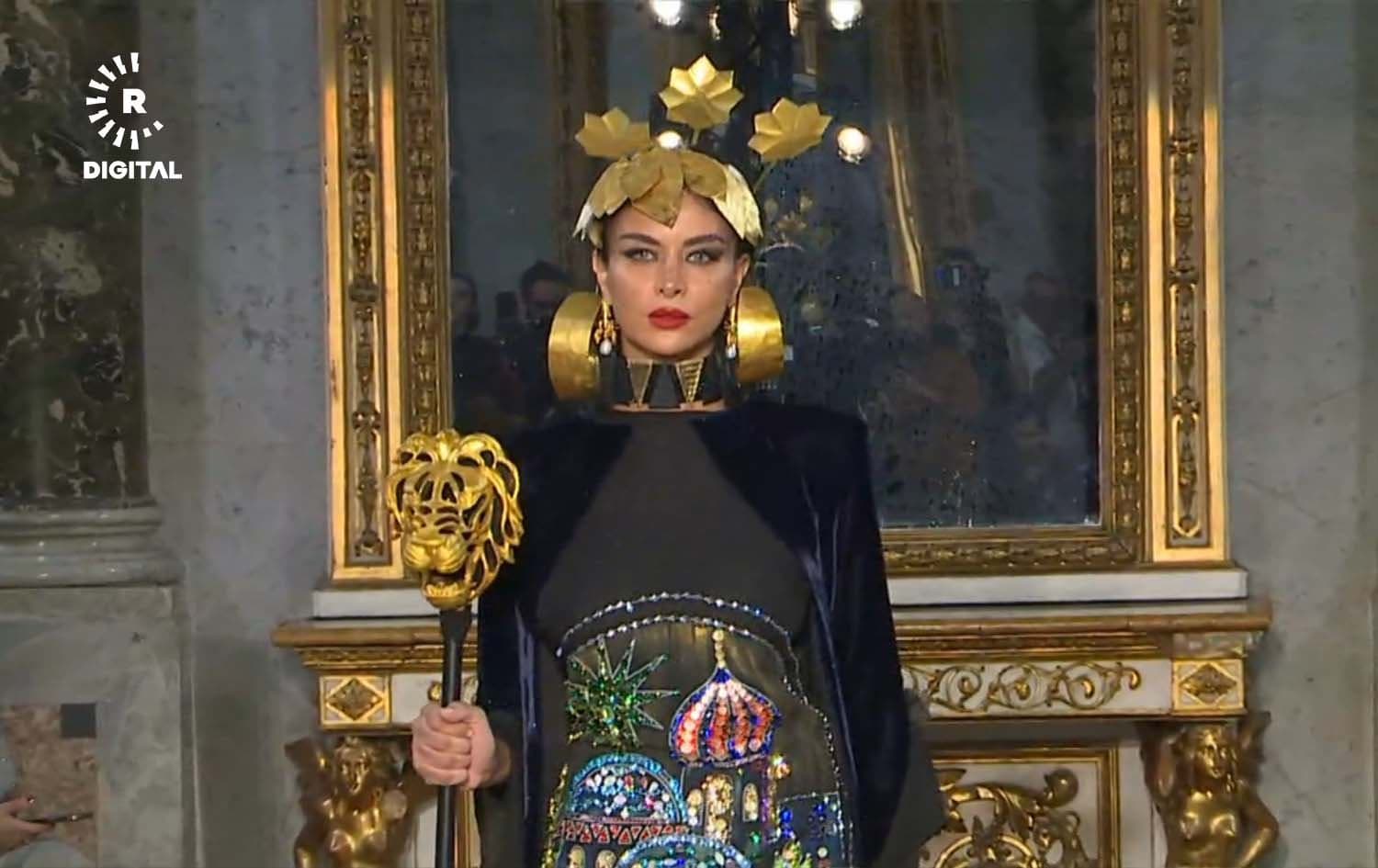 نمایشی کۆمەڵە دیزاینی لارا دزەیی لە هەفتە نمایشی جلوبەرگی میلانۆ