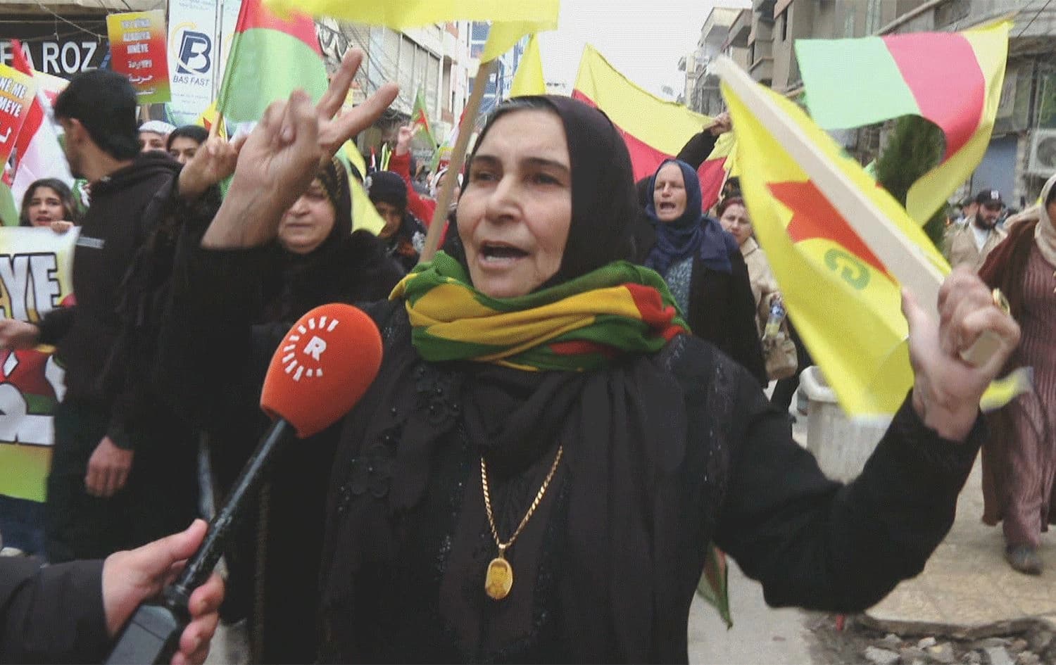 لە قامیشلۆ هەزاران کەس چوونە سەر شەقام و داوای چەسپاندنی مافی کوردیان کرد لە دەستووردا