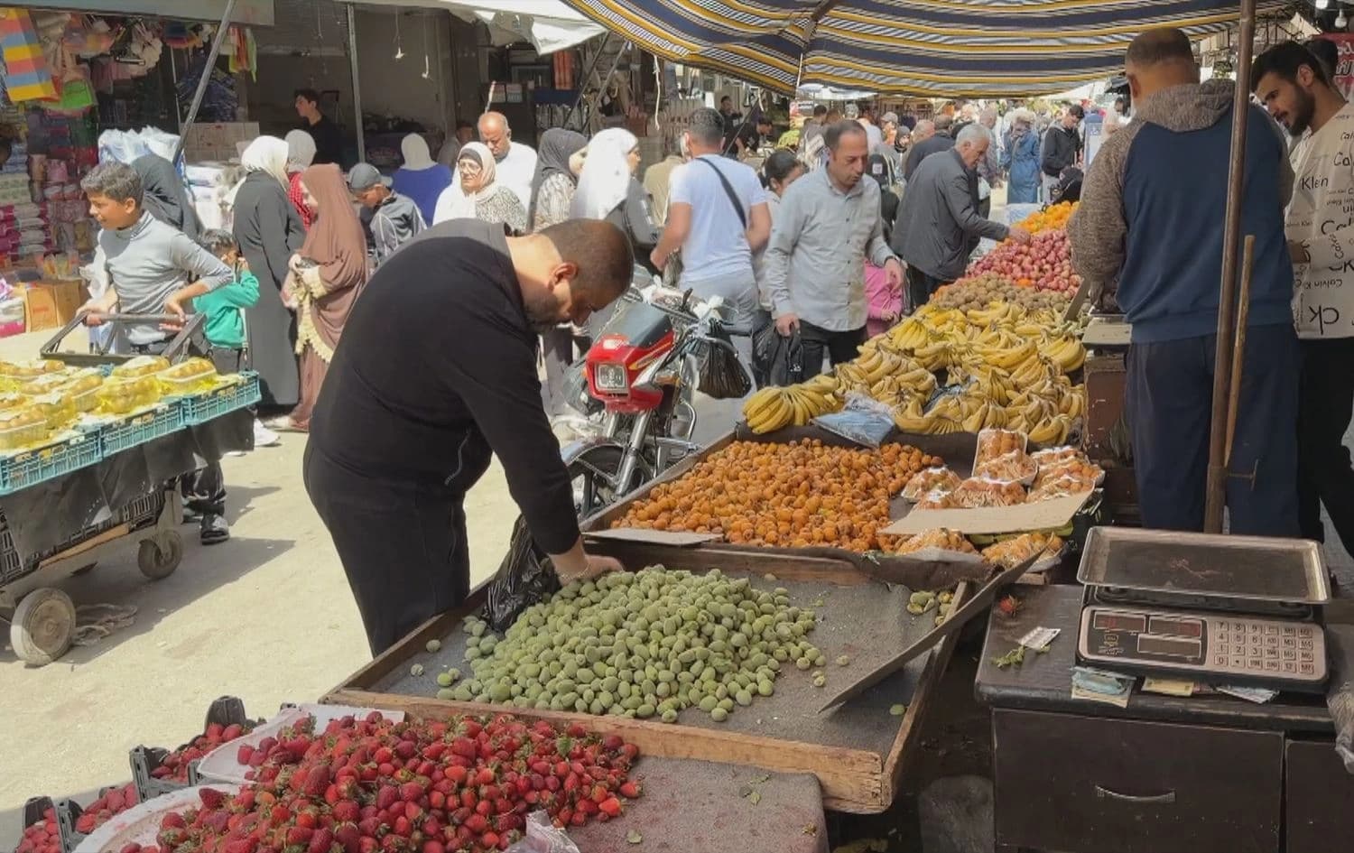 Li Sûriyeyê krîza aborî kûrtir dibe: 'Xelk nikare debara xwe bike'