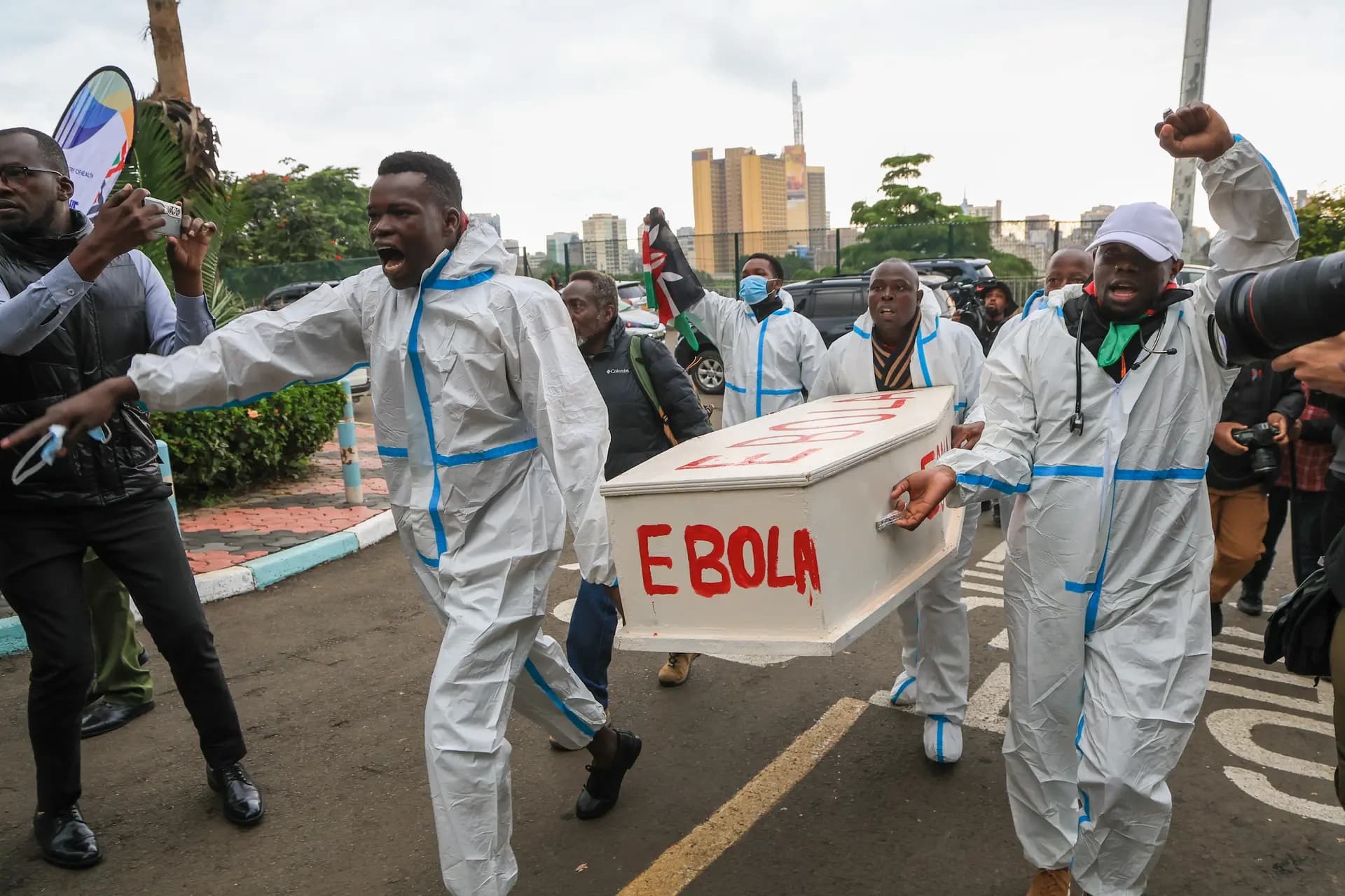 WHO dilgiran e: Ebola belav dibe