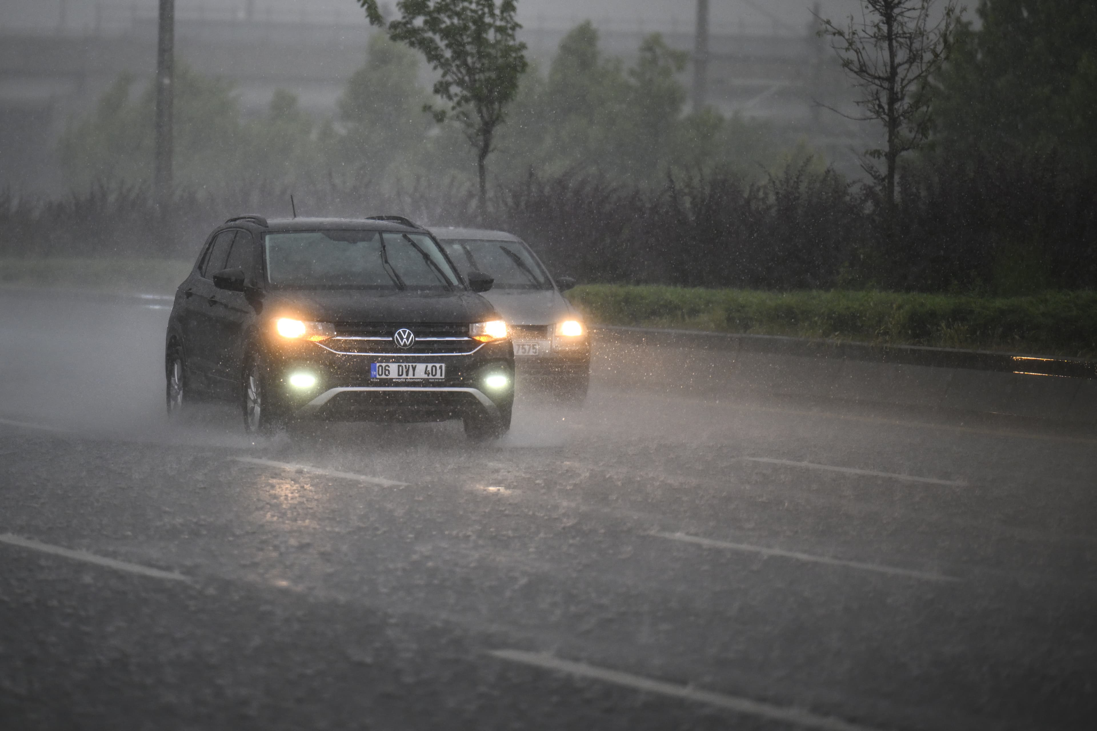 Meteoroloji uyarmıştı: Ankara’da sağanak ve dolu hayatı felç etti