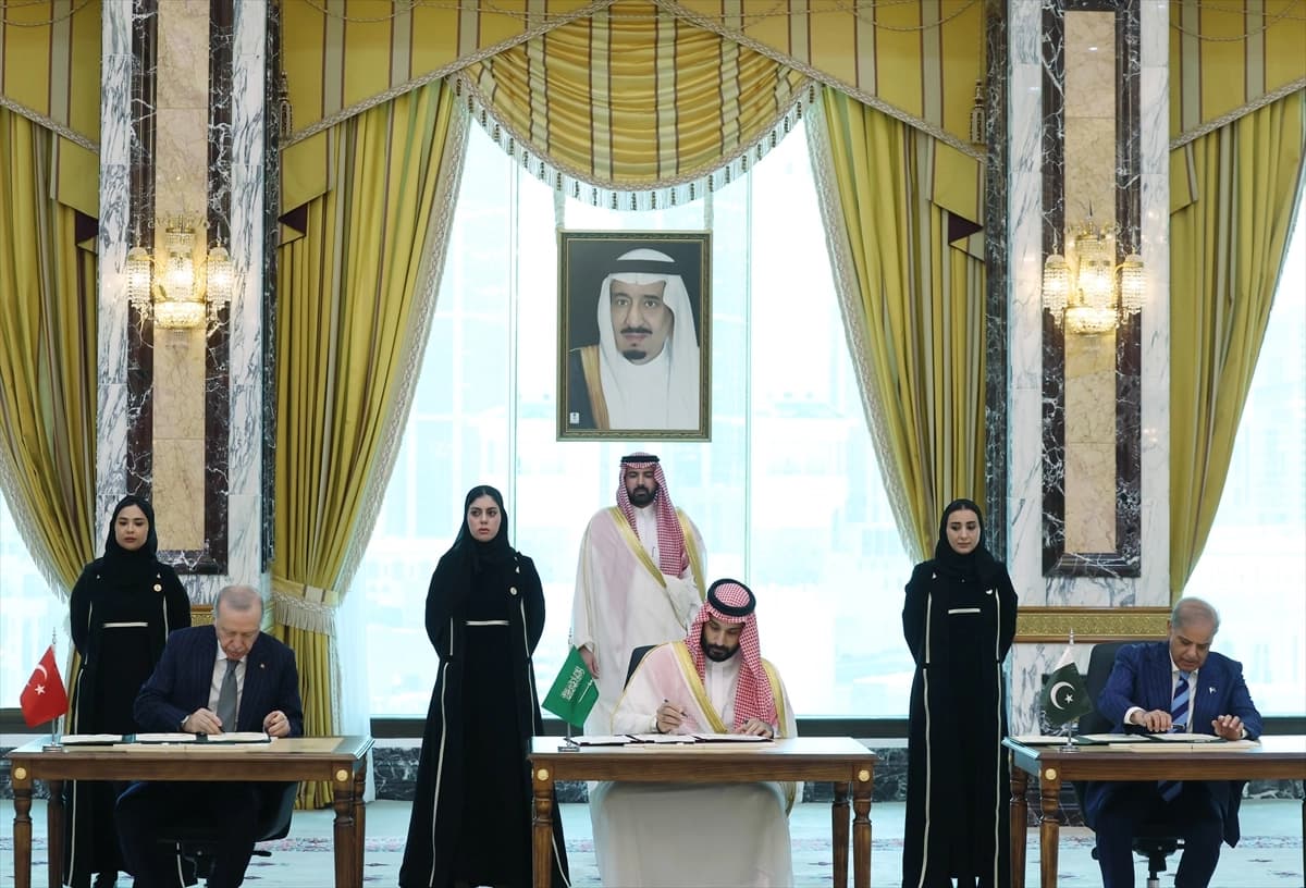 التوقيع على اتفاقية الدفاع المشترك بين السعودية وتركيا وباكستان في مكة-AA