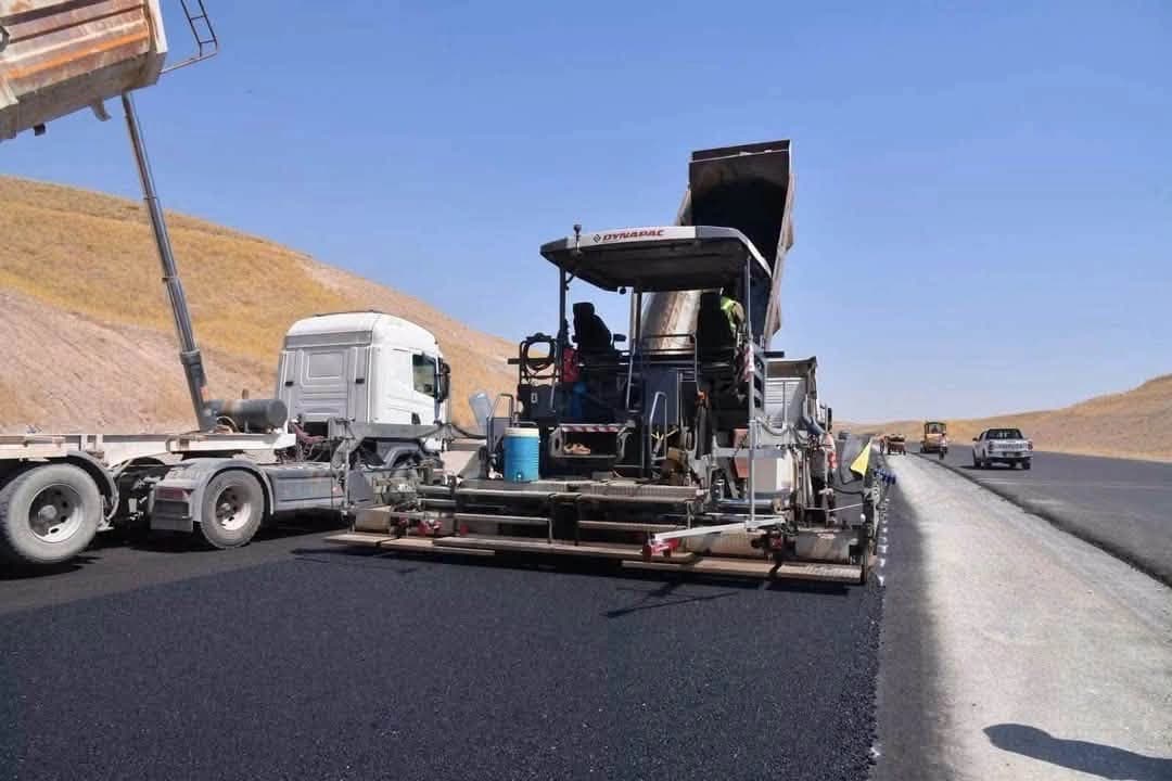 قیرکردنی رێگەکە. وێنە؛ پارێزگای هەولێر
