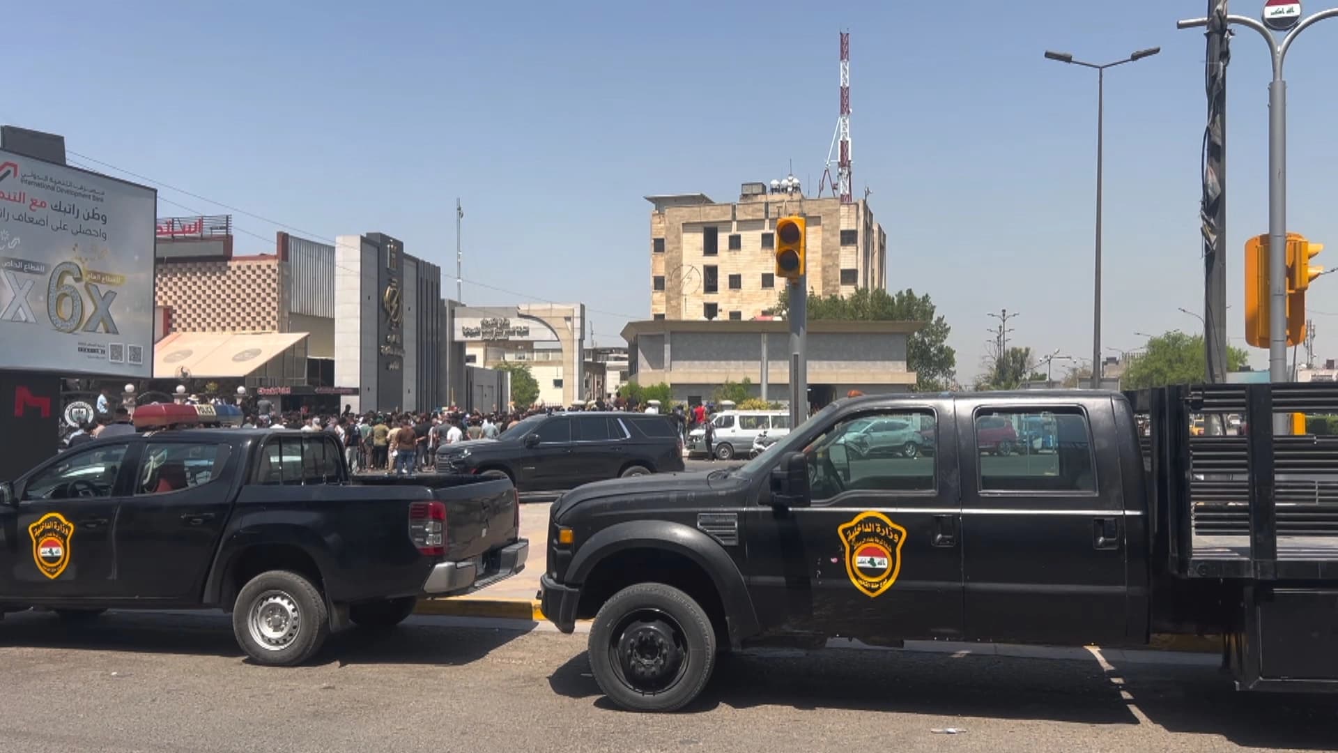 Vehicles belonging to Iraqi security forces parked along a main street in Baghdad on August 14, 2026. Photo: Screengrab/ Rudaw