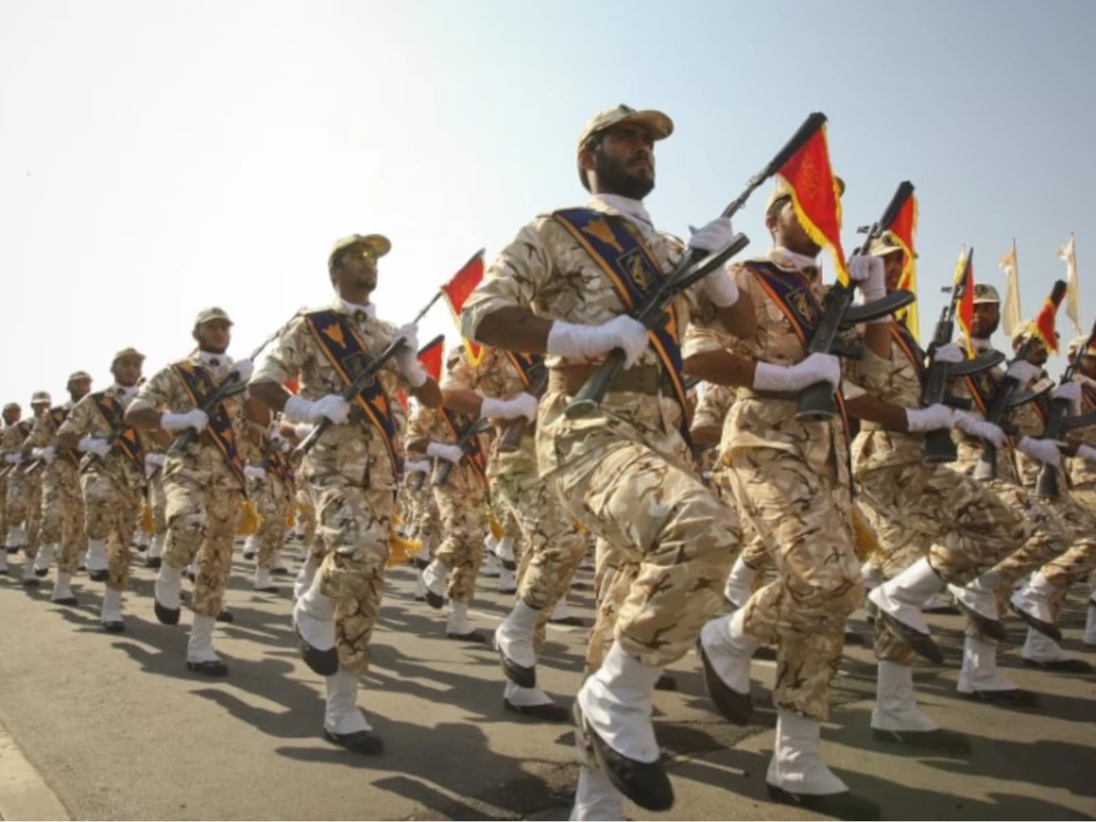 هێزە چەکدارەکانی ئێران: تاوەکو بەتەواوی دووژمن تێکنەشکێنین، کۆڵ نادەین
