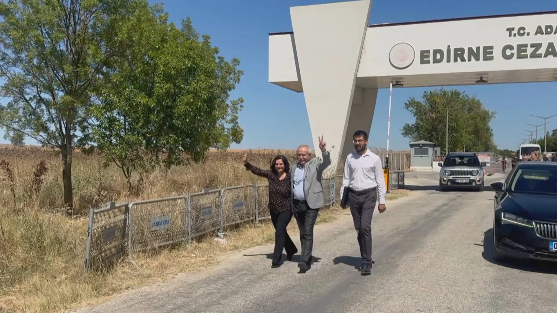 Dema ku Selçuk Mizrakli ji girtîgehê derdikeve / Wêne: Rûdaw