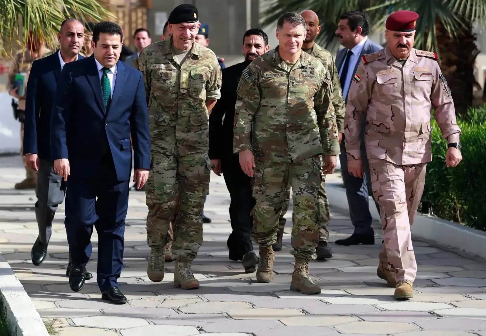 Qasim Erecî û hinek fermandarên Koalîsyonê / Wêne: Arşîv