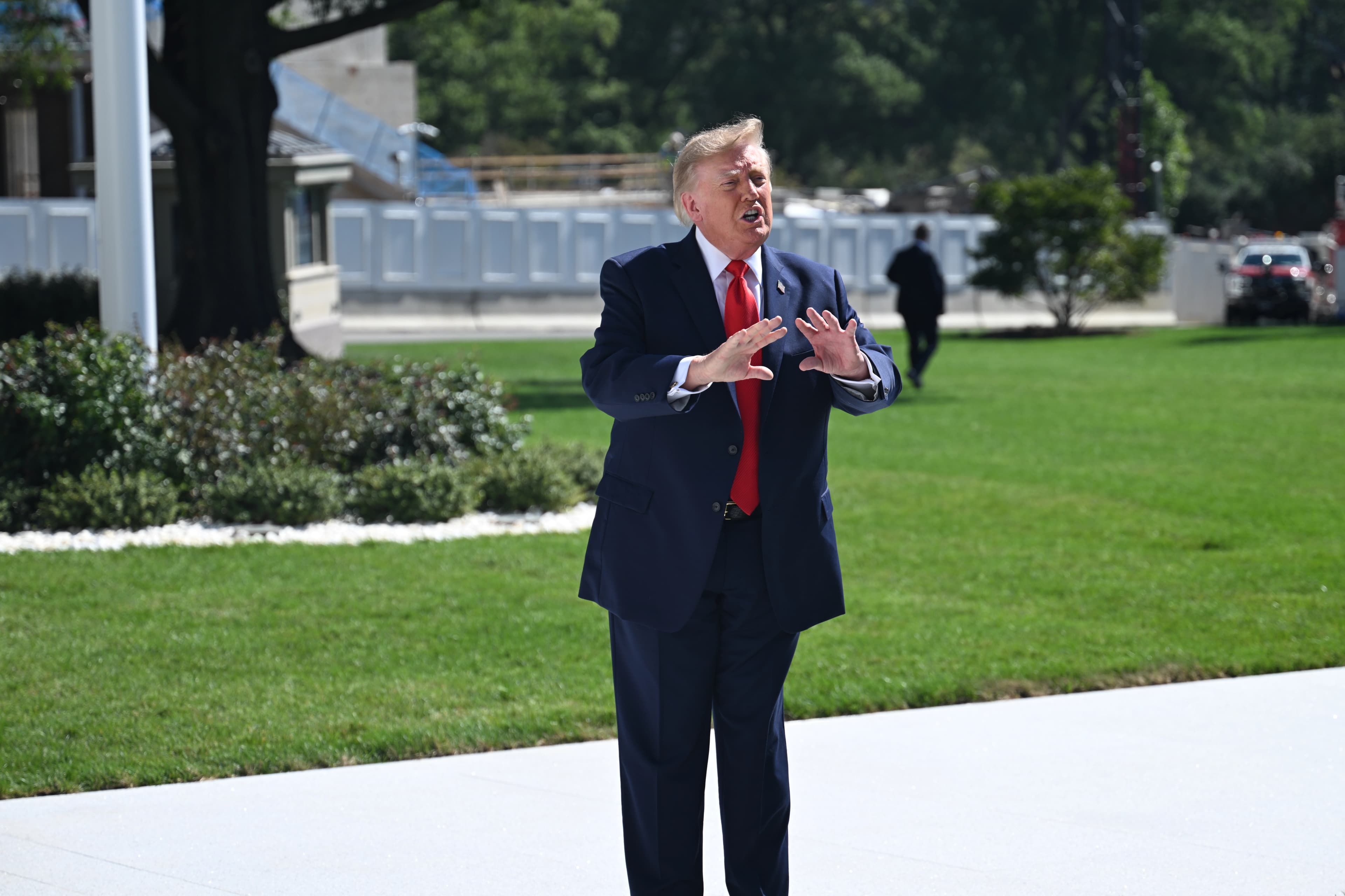 ABD Başkanı Trump'tan Irak'a 'müttefiklerimizi terk etmeyiz' mesajı